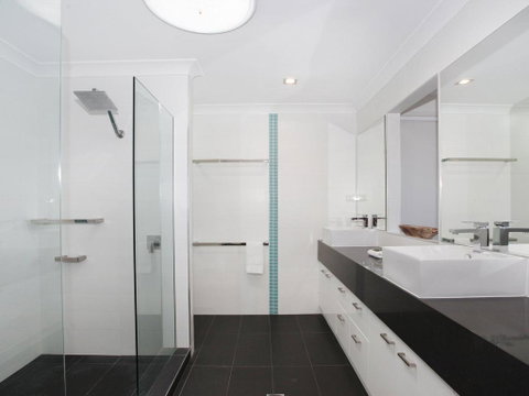 Tarcoola 49 - 4 BDRM Canal Home With Pool - Accommodation Brisbane 2