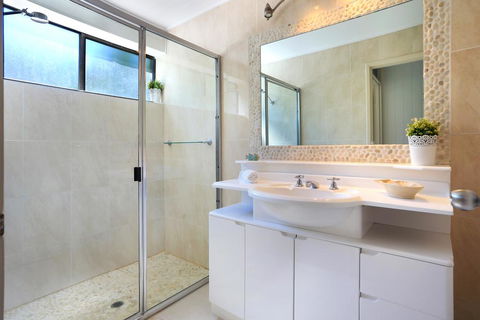 Tea Trees - Accommodation Brisbane 3