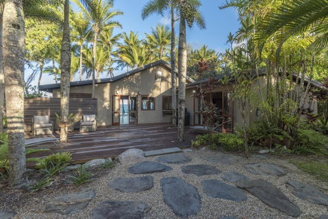 The Beach House On Newell - Accommodation Brisbane 1