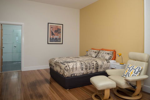 Penguin Waterfront Escape - Accommodation Brisbane 19