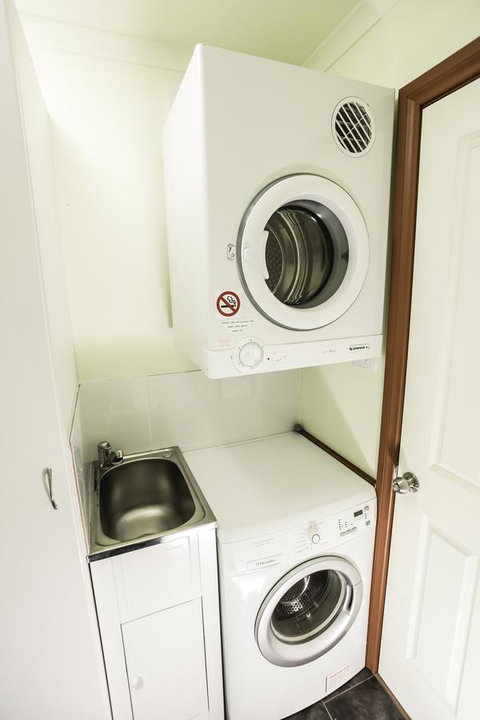 Larus Waterfront Cottage - Accommodation Brisbane 11