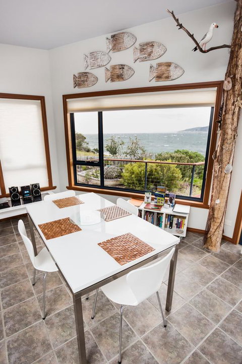 Larus Waterfront Cottage - Accommodation Brisbane 9