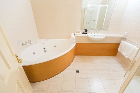 Strahan Village - Accommodation Brisbane 23