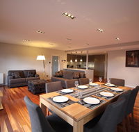 Sunny 3 Bedroom Apartment in Sandy Bay - Accommodation Brisbane