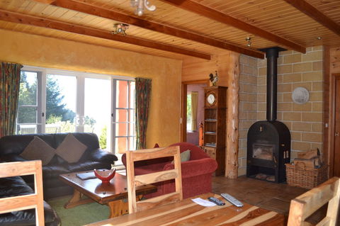 Whispering Spirit Holiday Cottages & Mini Ponies - Accommodation Brisbane 10