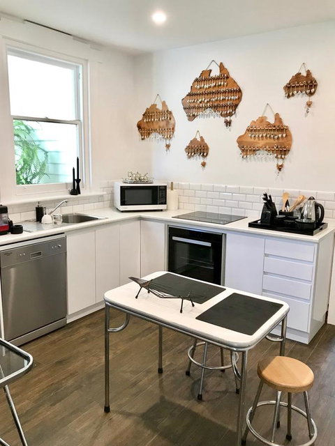 Devine Stays - Rupert #1 NOHO Art Apartment - Accommodation Brisbane 8