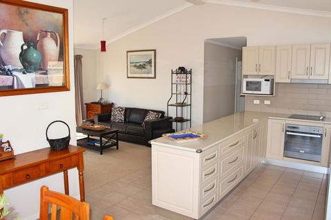 Front Row Beachfront - Accommodation Brisbane 3
