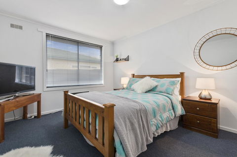 Elkie Villa - 2 Bedroom Unit - Burnie - Accommodation Brisbane 1