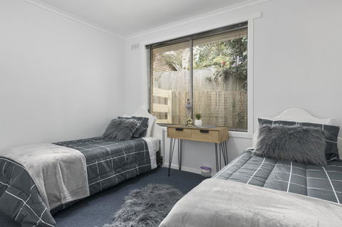 Elkie Villa - 2 Bedroom Unit - Burnie - Accommodation Brisbane 2