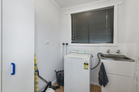Elkie Villa - 2 Bedroom Unit - Burnie - Accommodation Brisbane 7