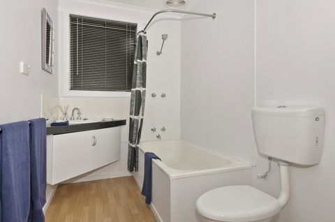 Elkie Villa - 2 Bedroom Unit - Burnie - Accommodation Brisbane 6