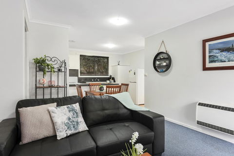 Elkie Villa - 2 Bedroom Unit - Burnie - Accommodation Brisbane 4