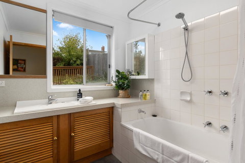 That '70s House - Accommodation Brisbane 24
