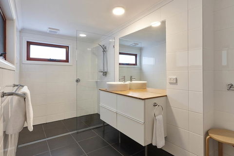 DOLPHIN LOOKOUT COTTAGE - Amazing Views Of The Bay Of Fires - Accommodation Brisbane 2