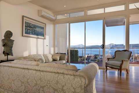 567 Sandy Bay - Accommodation Brisbane 0