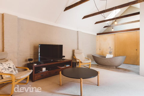 Devine Stays - Hayloft On ELizabeth - Accommodation Brisbane 0