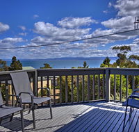 The Lookout  Large family house with views - Accommodation Brisbane