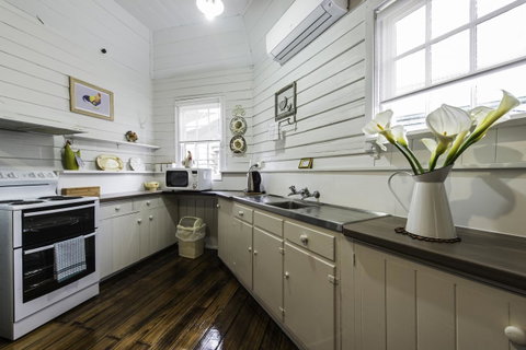 Touchwood Cottages - Accommodation Brisbane 12
