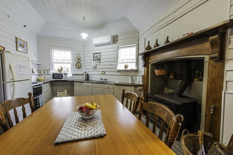 Touchwood Cottages - Accommodation Brisbane 14