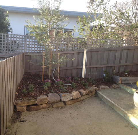 Stone Flower - Accommodation Brisbane 11