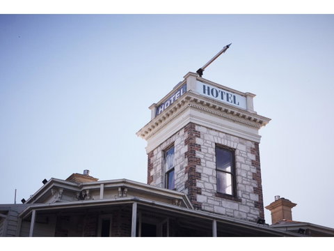 Hotel Sorrento - Accommodation Brisbane 0