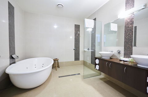 Mornington Hotel - Accommodation Brisbane 1