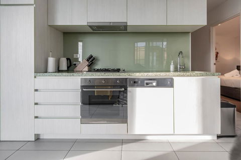 2Bedroom Apartment With Views In Docklands Next To CBD & Marvel Stadium - Accommodation Brisbane 6