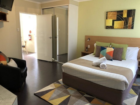 Ciloms Airport Lodge - Accommodation Brisbane 2
