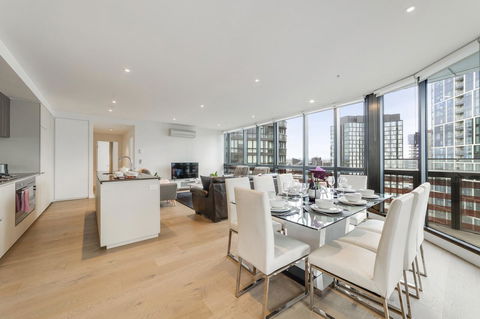 Best Views On Collins - Accommodation Brisbane 2
