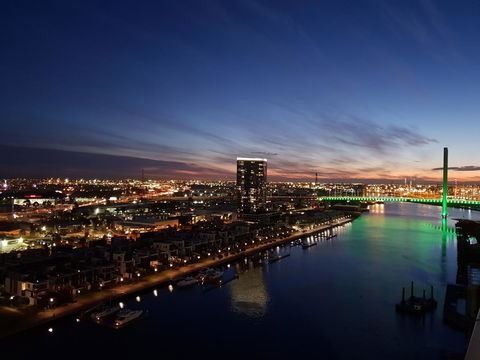 Best Views On Collins - Accommodation Brisbane 3