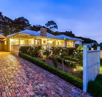 Lovely 5BR full house in Glen Waverley walk to train bus  shops - Accommodation Brisbane