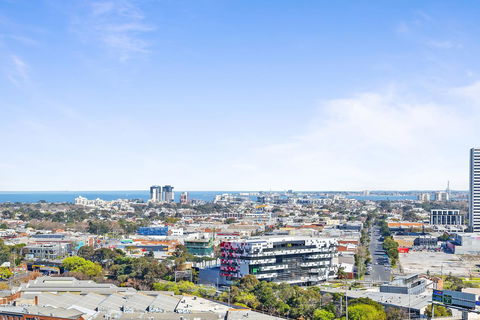 Complete Host Tiara Apartments - Accommodation Brisbane 10