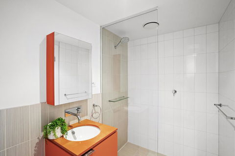 Complete Host Tiara Apartments - Accommodation Brisbane 3