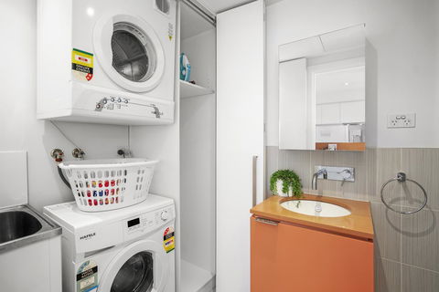 Complete Host Tiara Apartments - Accommodation Brisbane 8