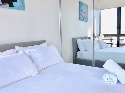 Pride Docklands Waterfront Apartment City View - Accommodation Brisbane 43