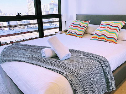 Pride Docklands Waterfront Apartment City View - Accommodation Brisbane 26