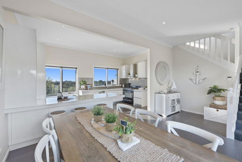 Beachside House - Accommodation Brisbane 12