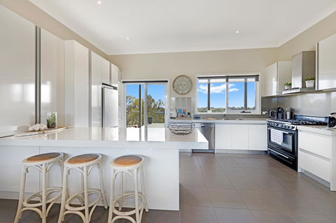 Beachside House - Accommodation Brisbane 7