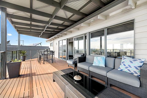 Beachside House - Accommodation Brisbane 3