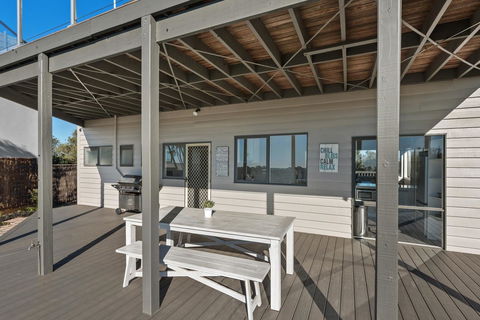 Beachside House - Accommodation Brisbane 24