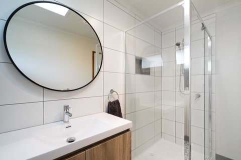 Uptown Frankston - Accommodation Brisbane 11