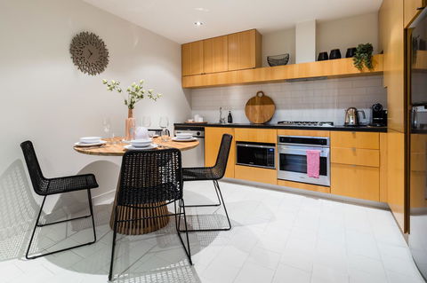 Auguste, Melbourne CBD Private Accommodation With Parking - Accommodation Brisbane 9