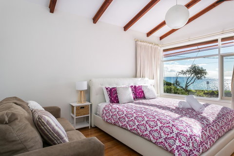 Beach Front Beauty - Ocean Front Views - Accommodation Brisbane 7