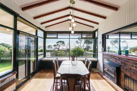 Beach Front Beauty - Ocean Front Views - Accommodation Brisbane 1