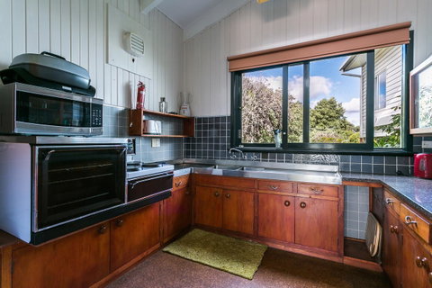 Beach Front Beauty - Ocean Front Views - Accommodation Brisbane 8