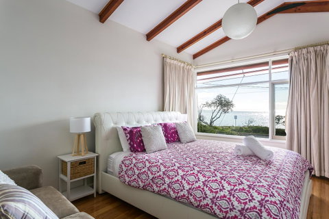 Beach Front Beauty - Ocean Front Views - Accommodation Brisbane 9