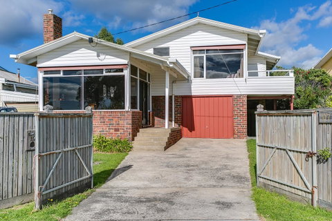 Beach Front Beauty - Ocean Front Views - Accommodation Brisbane 17