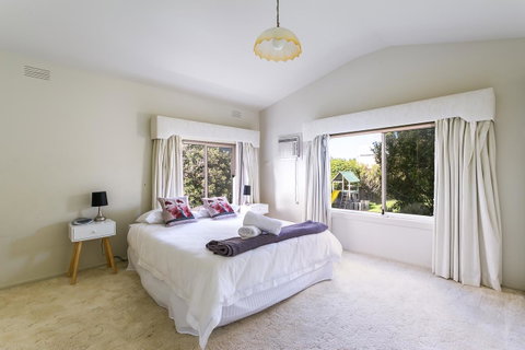 Beach Front Beauty - Ocean Front Views - Accommodation Brisbane 10