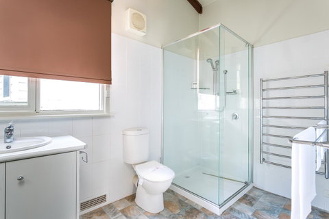 Beach Front Beauty - Ocean Front Views - Accommodation Brisbane 13