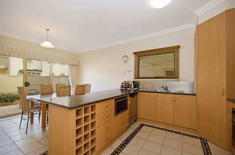 Sea Shells On Banyan Apartment - Accommodation Brisbane 10